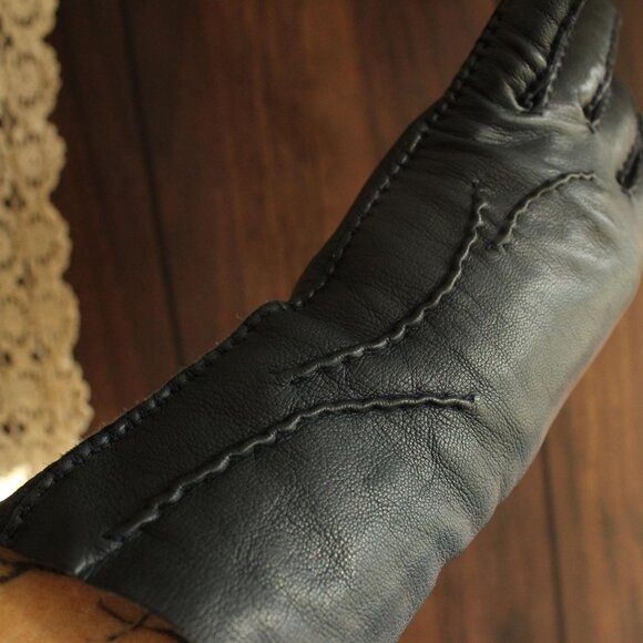 Vintage 1950s Gloves, Size 7 Navy Blue Leather Wrist Or Matinee Length Gloves - Picture 12 of 13